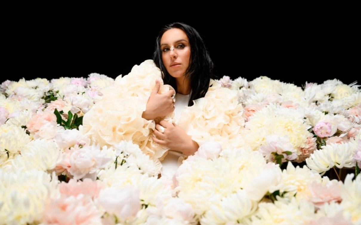 На останньому місяці вагітності: Джамала представила нову пісню "Люблю"