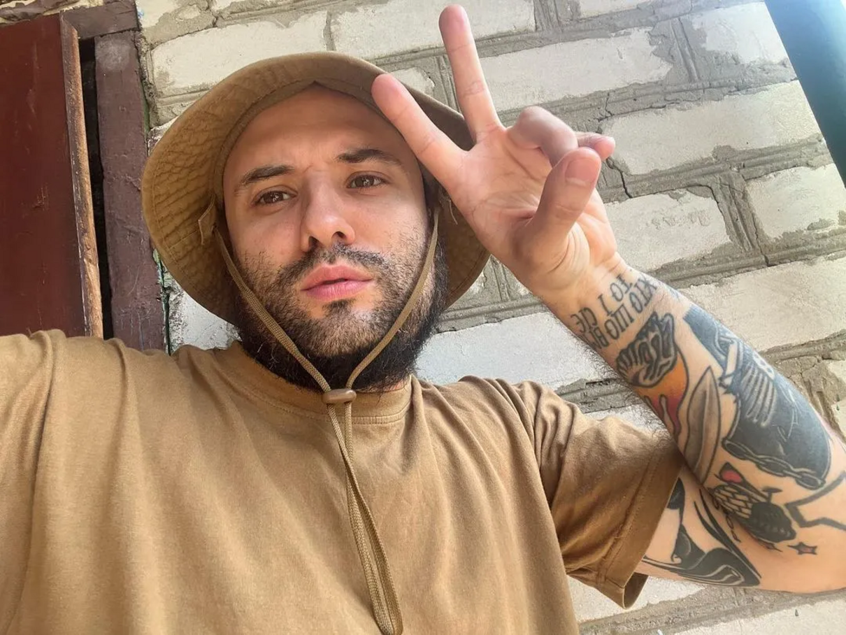 Зірка "Ліги сміху" Віктор Розовий показав, який вигляд має після поранення