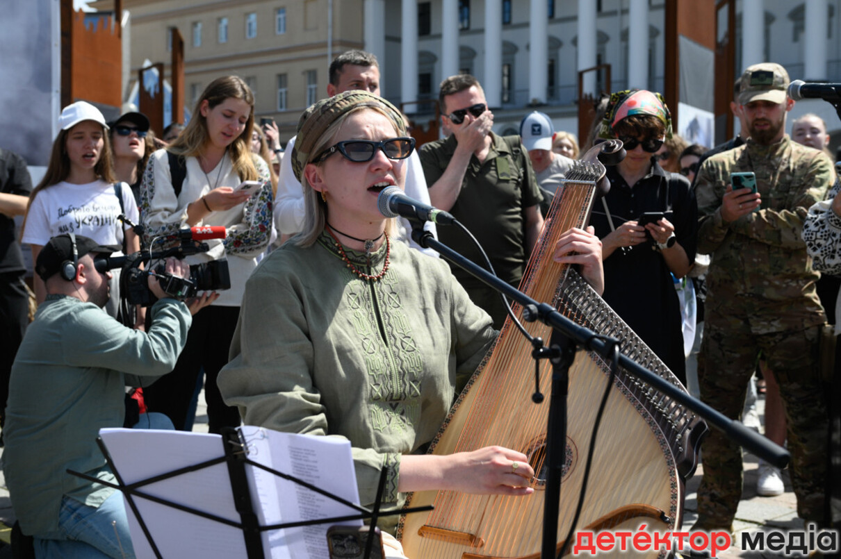 Співачка KRUTЬ - фото 1