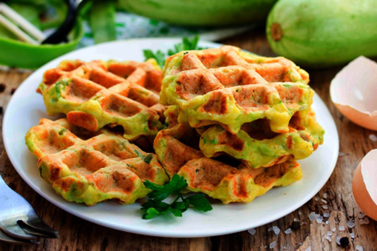 Готуємо вафлі з кабачків - фото 1