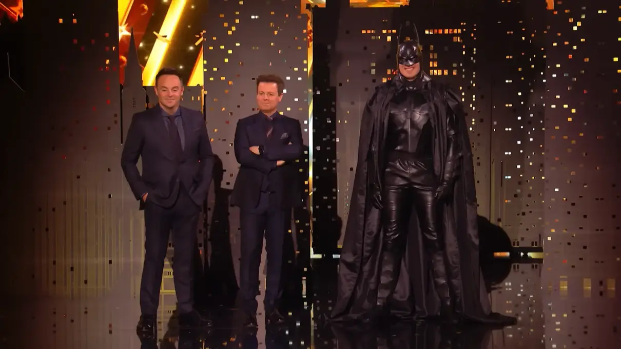 "Моє серце з народом України": загадковий артист влаштував переполох на шоу талантів