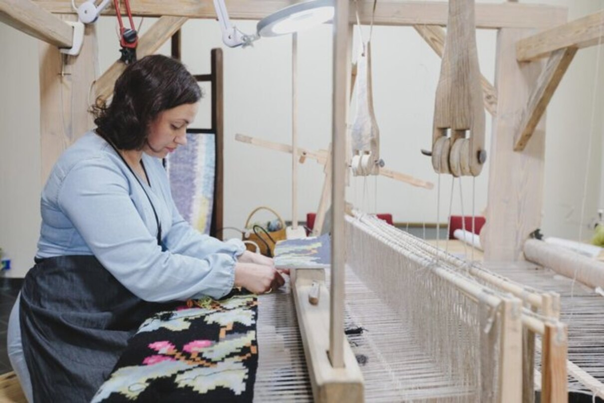 Литовські майстри допоможуть відреставрувати 100 картин Марії Примаченко