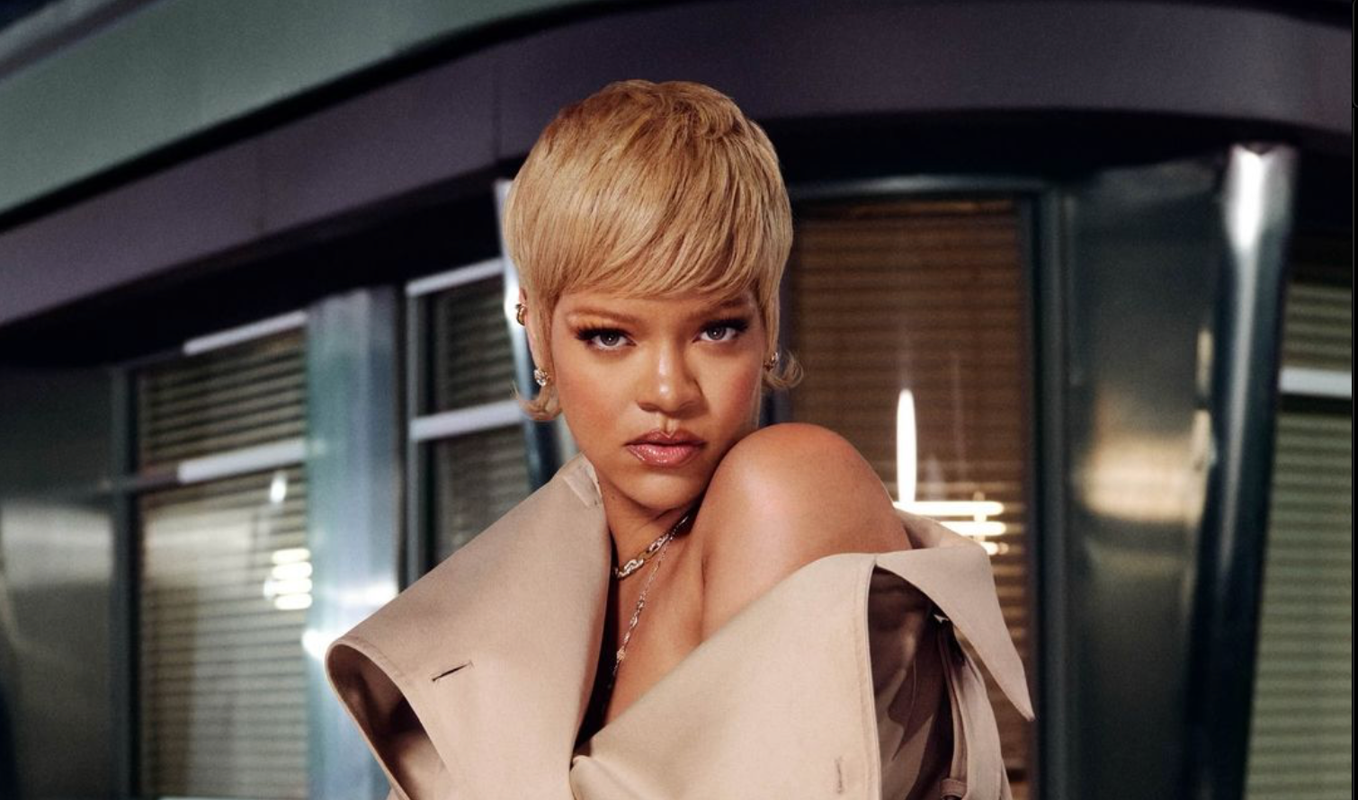 Ріанна продемонструвала своє справжнє волосся, яке вона ховала роками