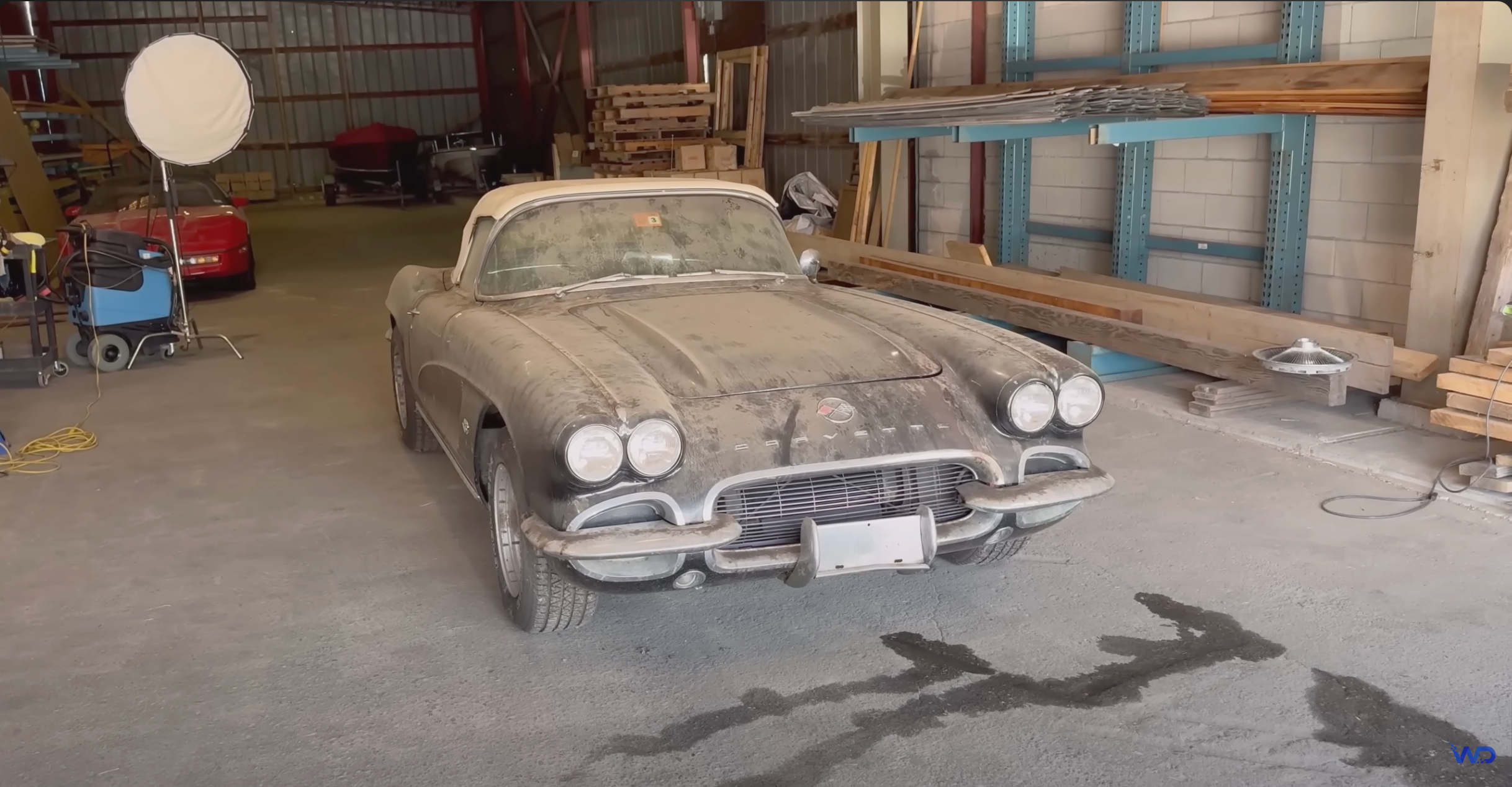 Chevrolet Corvette після 30 років простою відмили - фото 1