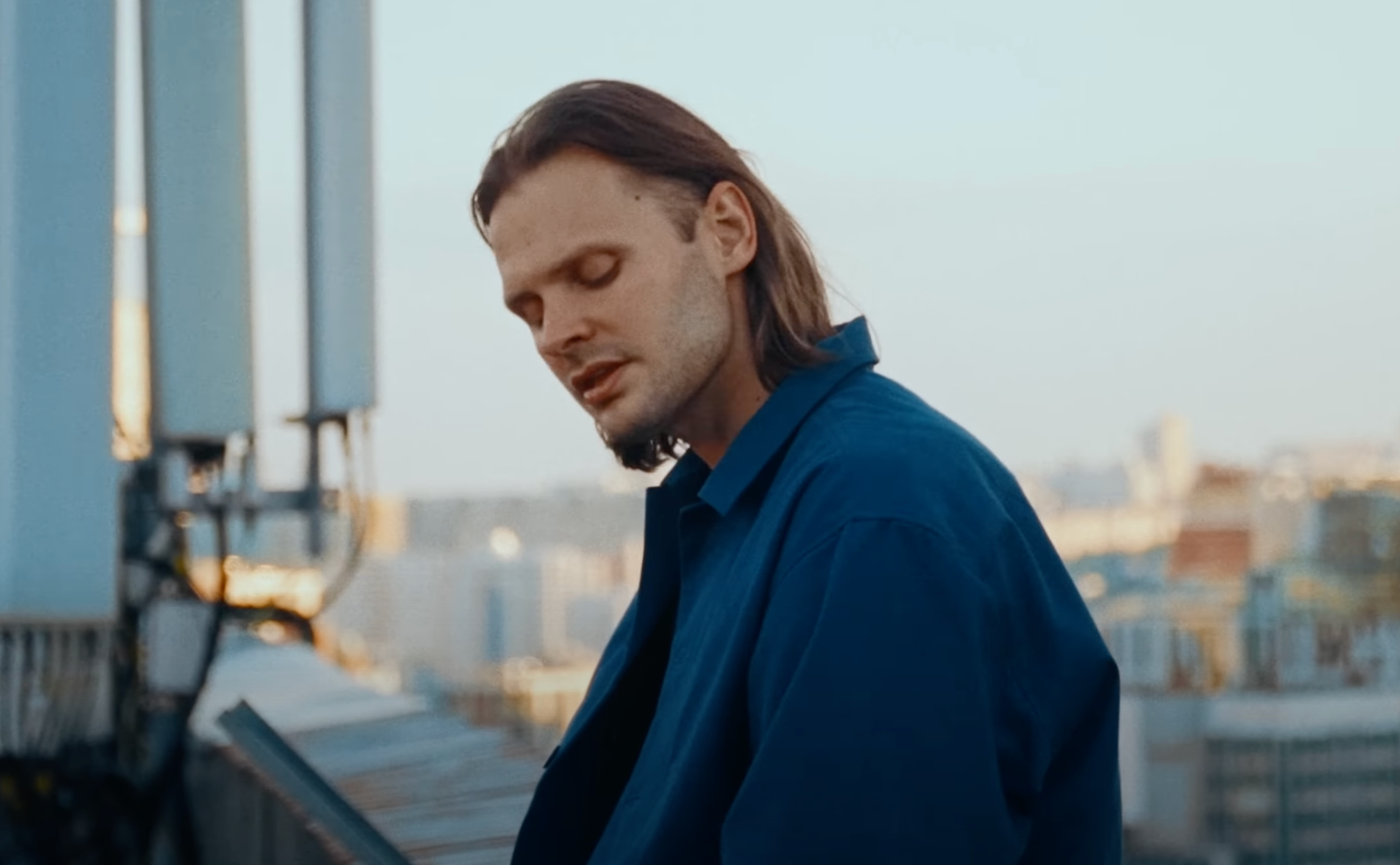 CHEEV закрутив роман з українською співачкою у новому кліпі на пісню "Рана"