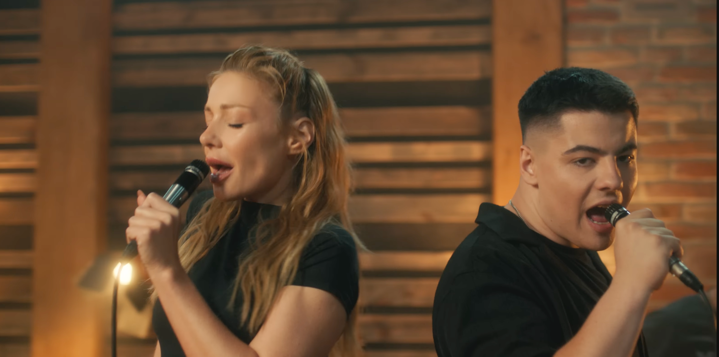 Тіна Кароль та SHUMEI знову заспівали у дуеті: слухайте їхню пісню "Дзвони"