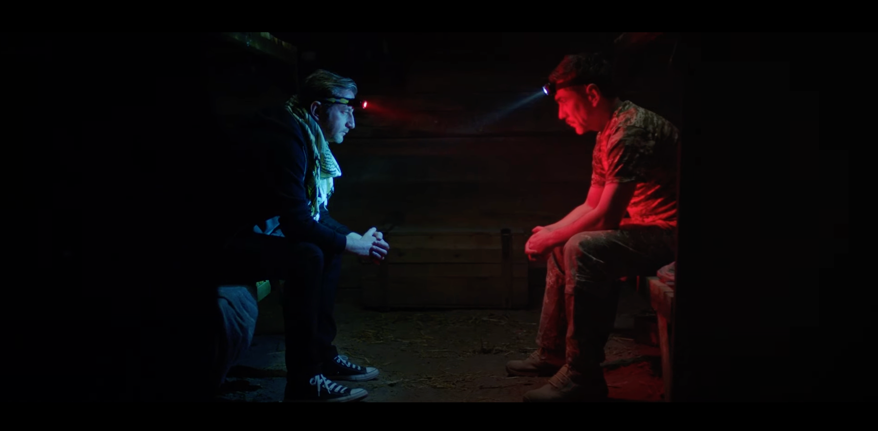 Сергій Жадан та Євген Турчинов у бліндажі зняли кліп на саундтрек до фільму "Мишоловка"