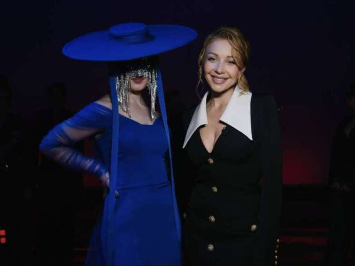 Співачка Klavdia Petrivna вперше показала своє обличчя та переспівала хіт Скорика