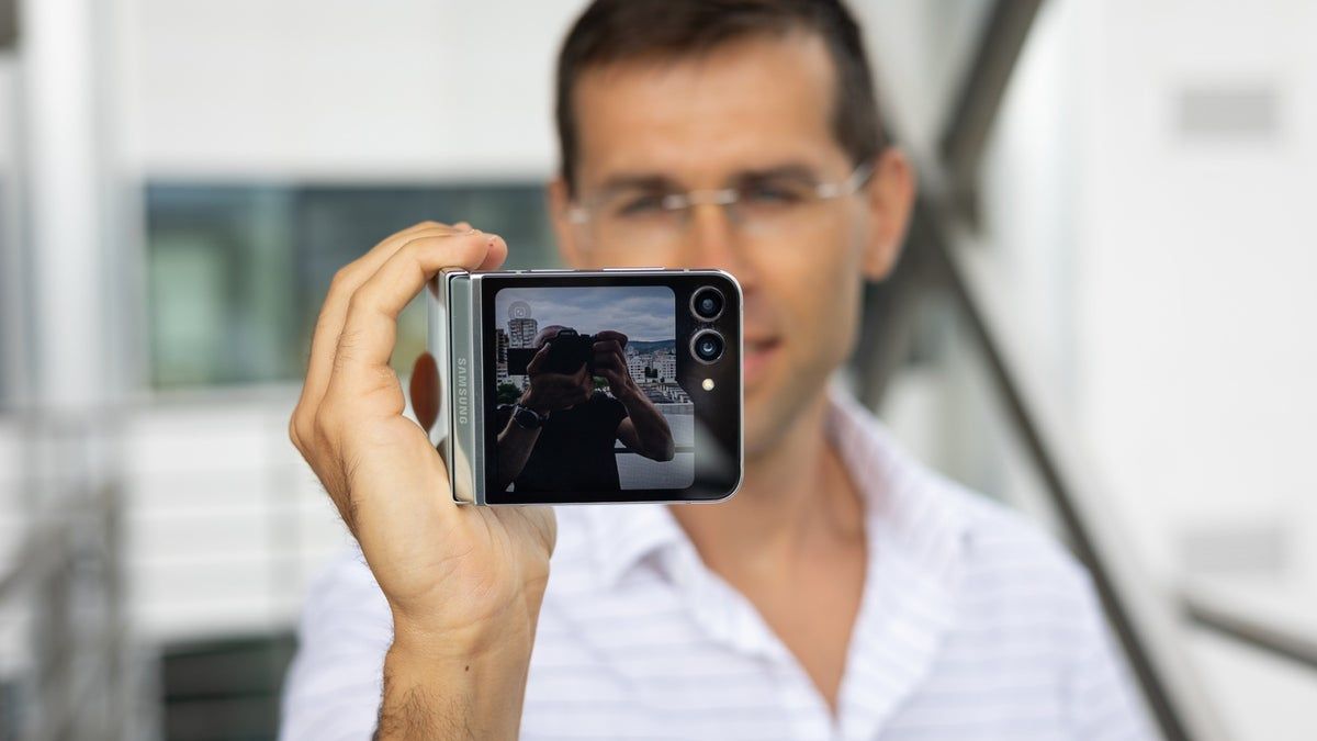 Samsung Galaxy Flip 6 розібрали: чи легко ремонтувати новий гнучкий смартфон