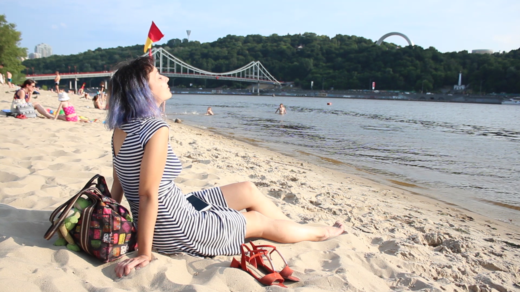 Плавати на київських пляжах заборонено - фото 1