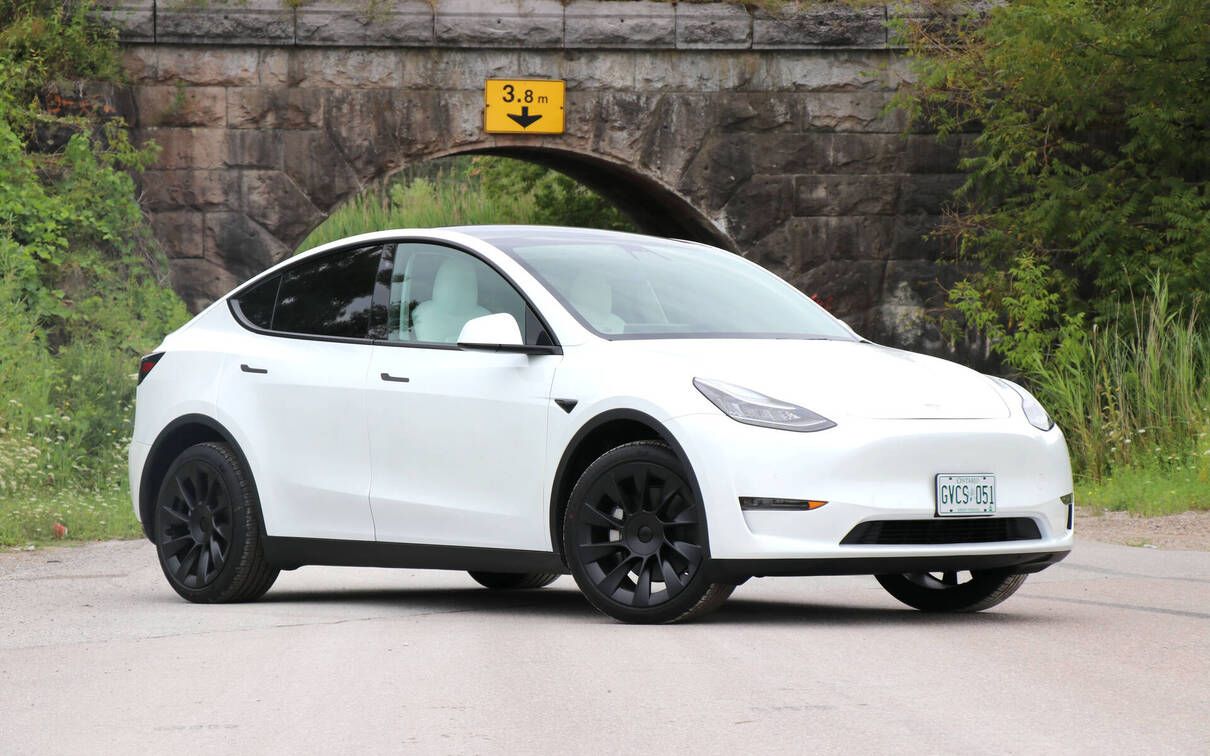 TESLA Model Y - фото 1