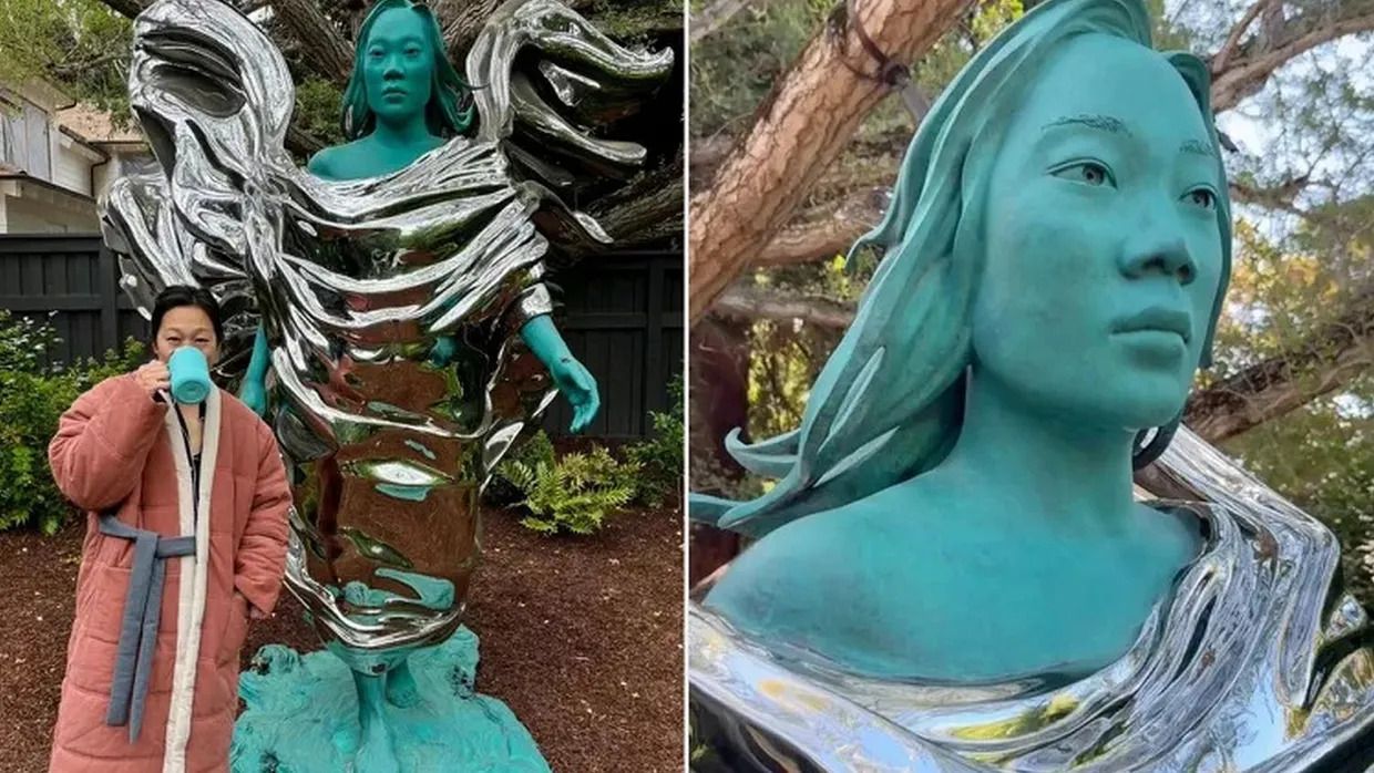 Чим більше мене, тим краще?: Марк Цукерберг у себе в саду встановив статую дружини