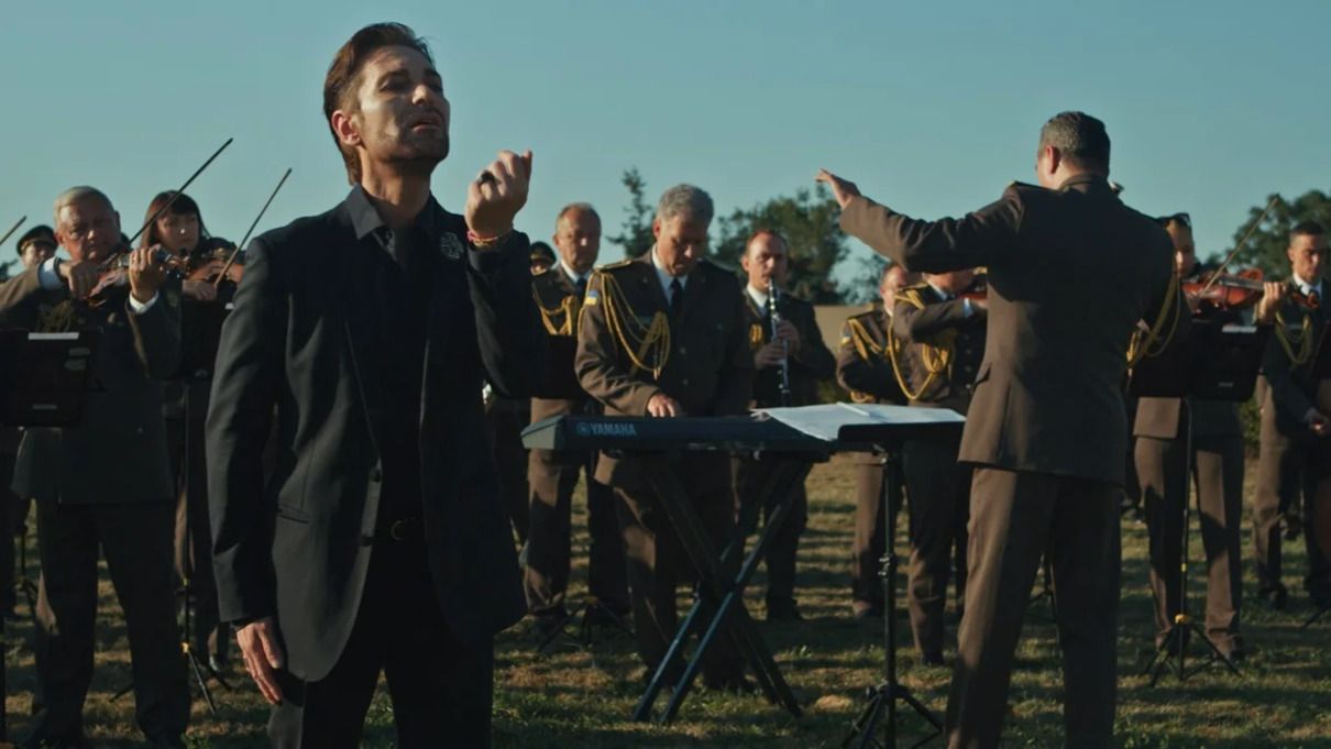 EL Кравчук та Ансамбль пісні й танцю ЗСУ презентували ліричну пісню