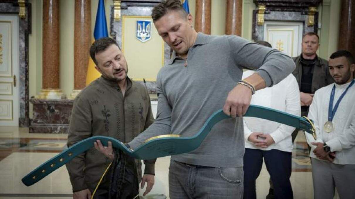 Володимир Зеленський та Олександр Усик - фото 1