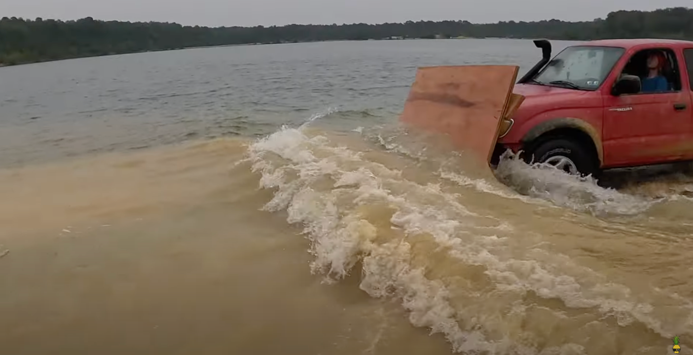 Toyota Tacoma стала машиною для створення хвиль - фото 1