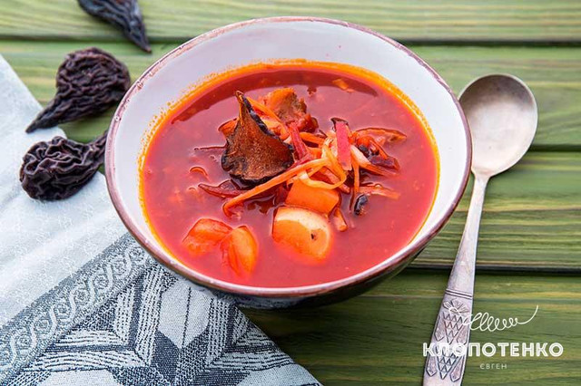 Затишок у вашій тарілці: найкращі рецепти українського борщу - фото 545951