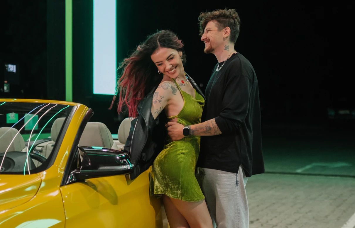 MamaRika з чоловіком зняли вайбове романтичне відео на трек "Кажани"