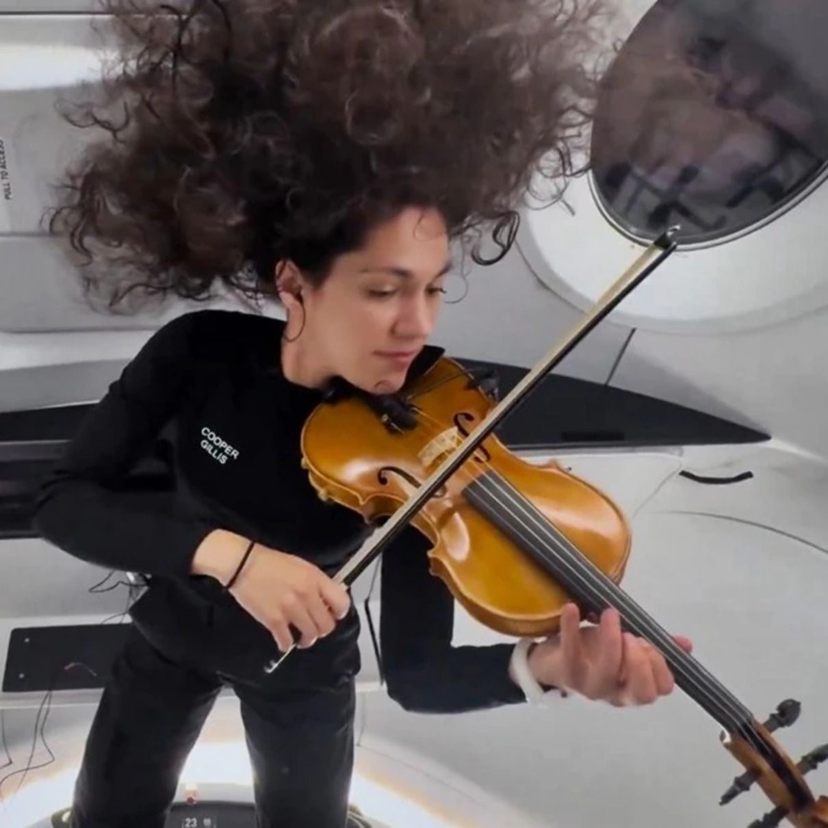 Сара Джилліс - фото 1