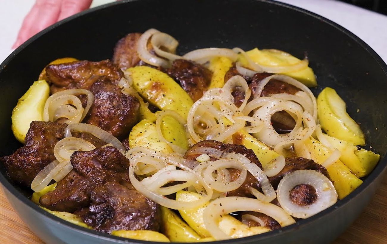 Пальчики оближете: готуємо апетитну печінку з яблуками