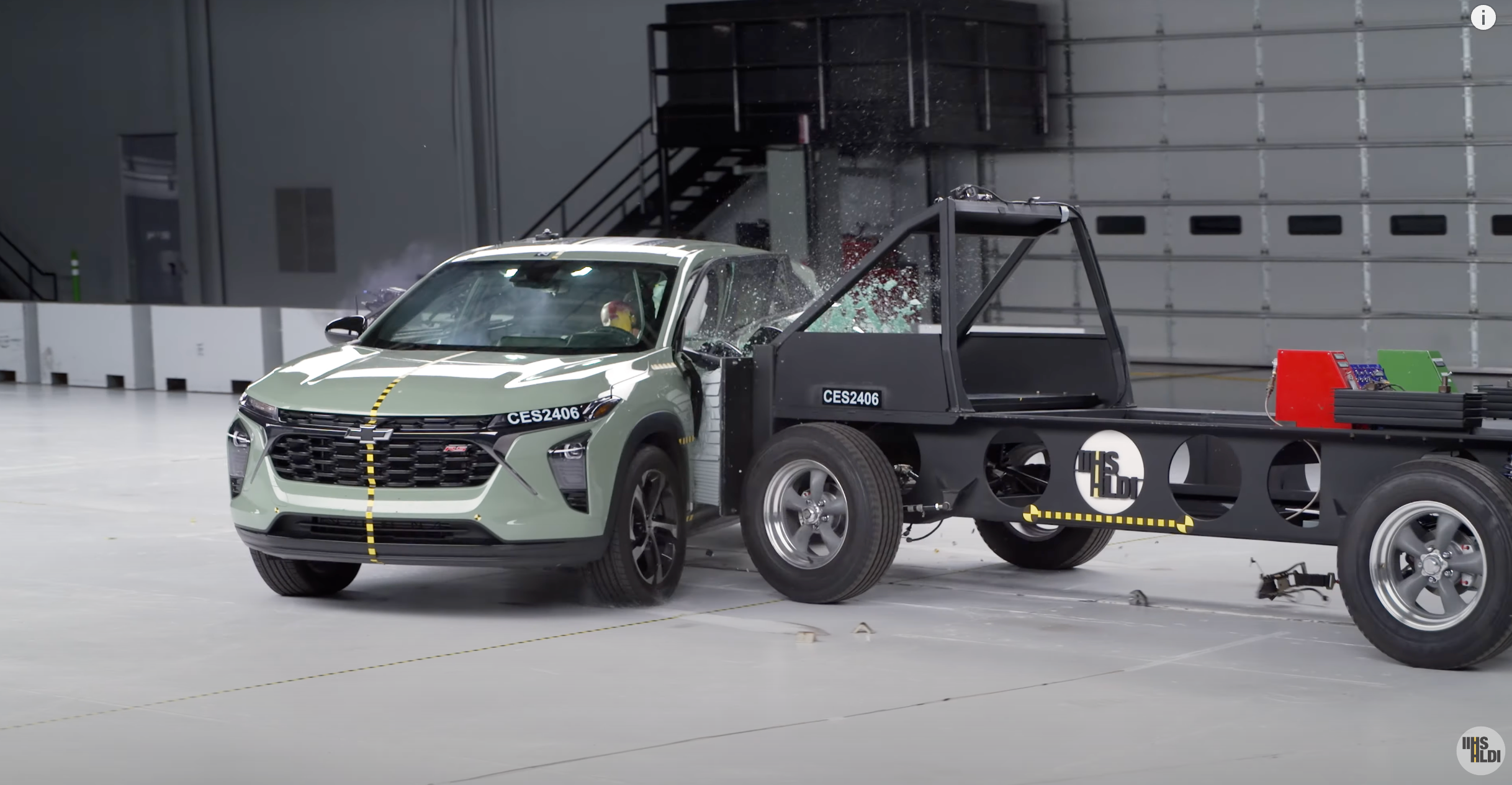 Chevy Trax погано впорався з краштестом - фото 1