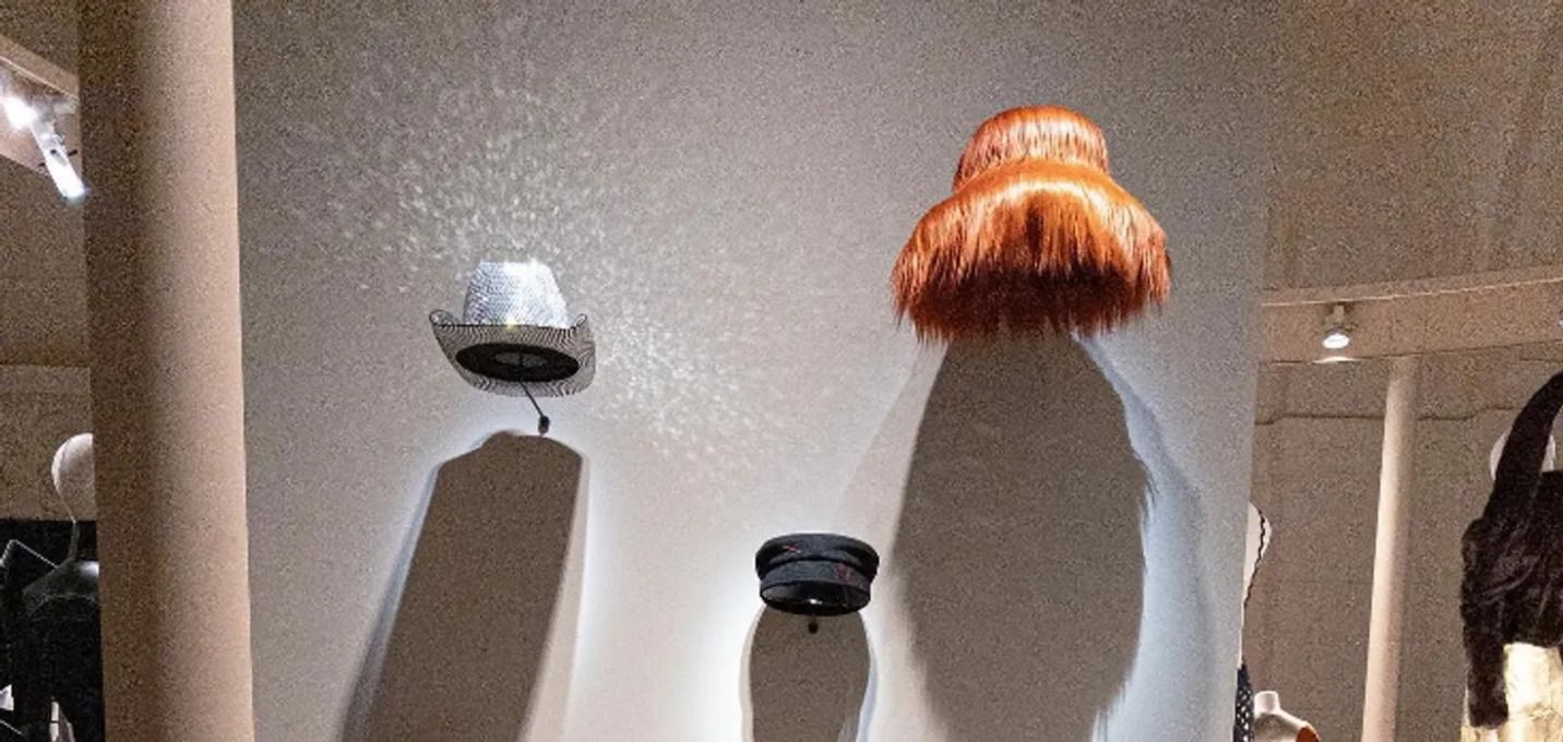 Капелюхи українського дизайнера Ruslan Baginskiy виставили в Луврі