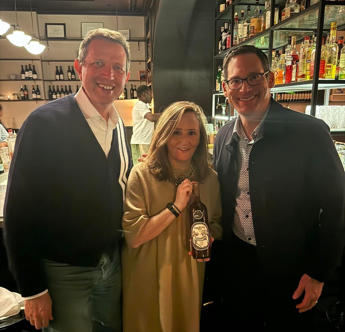 Вино з київських вулиць продали на благодійному аукціоні у США