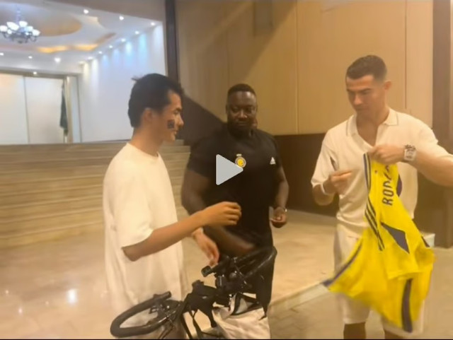 Фанат проїхав 13 тисяч кілометрів на велосипеді, щоб зустрітись з Кріштіану Роналду - фото 548034