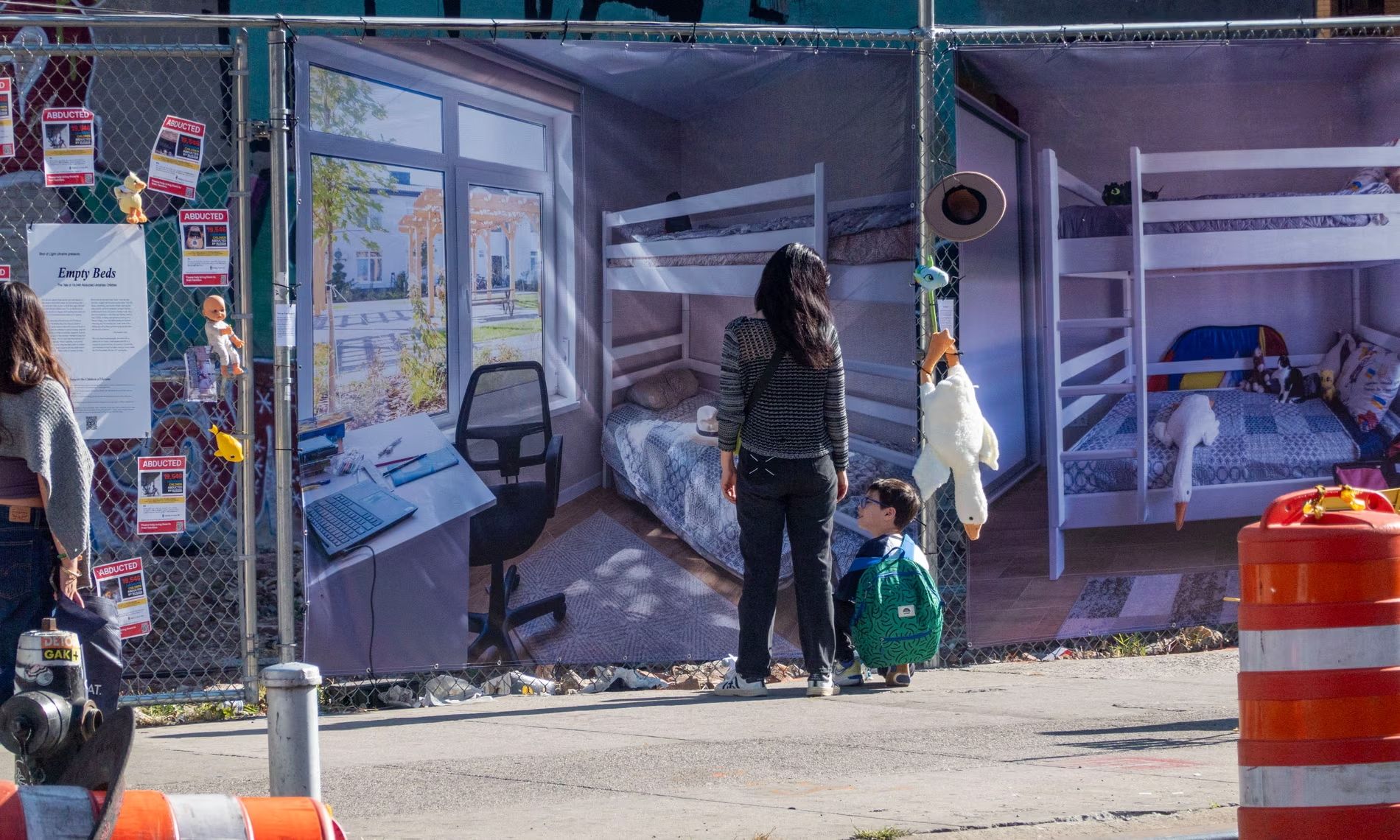 Інсталяція "Пусті ліжка" - фото 1