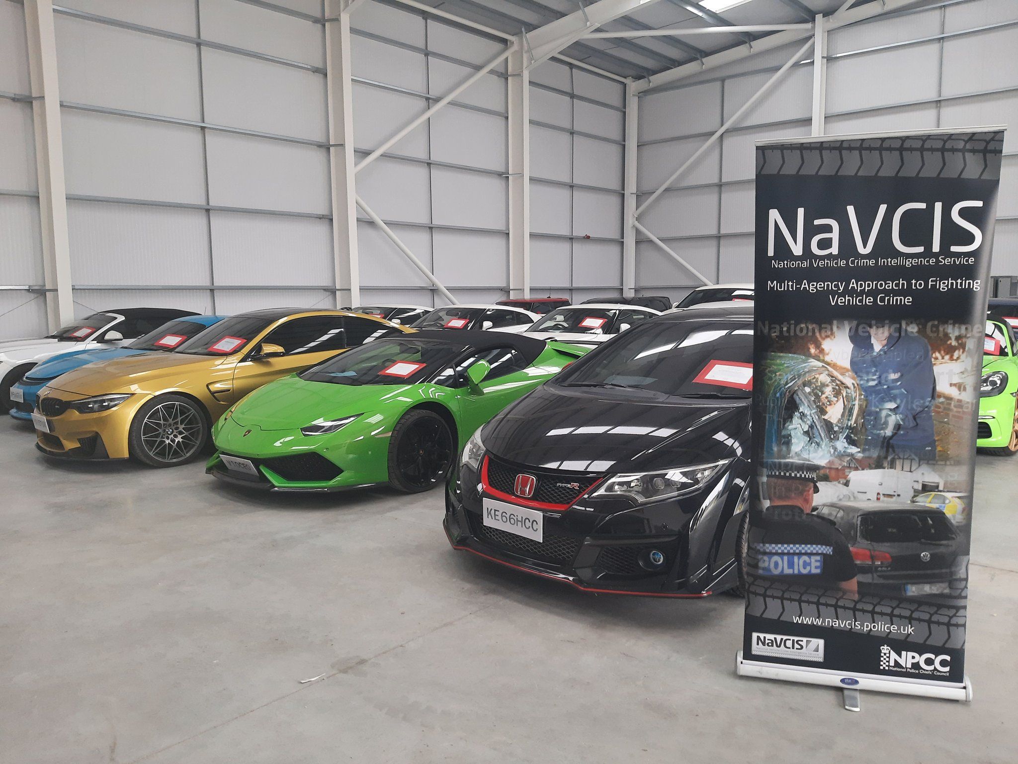 35 викрадених у Великій Британії автомобілів високого класу знайшли через 8 років