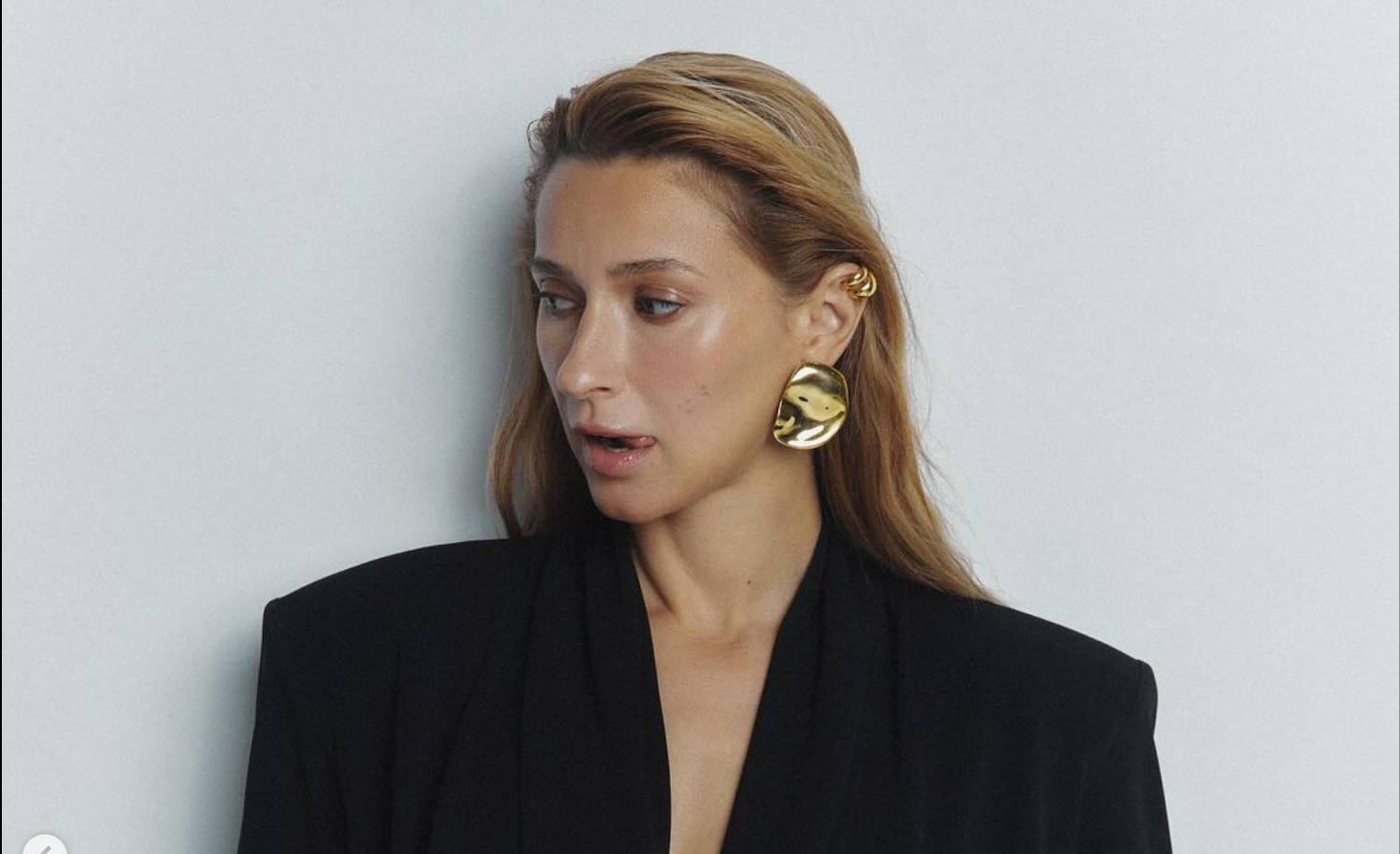 TAYANNA випустила новий кліп, знятий з допомогою штучного інтелекту