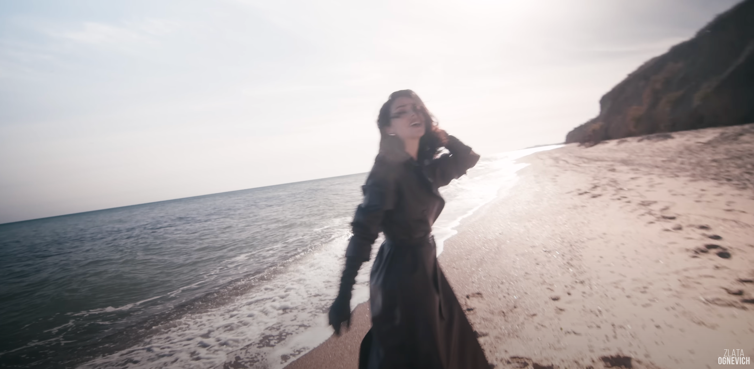 ZLATA OGNEVICH на березі моря зняла кліп про складне розставання