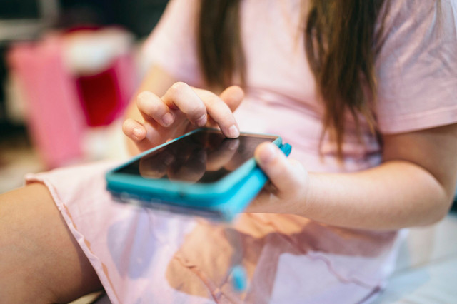 Ця країна – перша, яка прийняла закон, що забороняє підліткам користуватися соцмережами - фото 549145