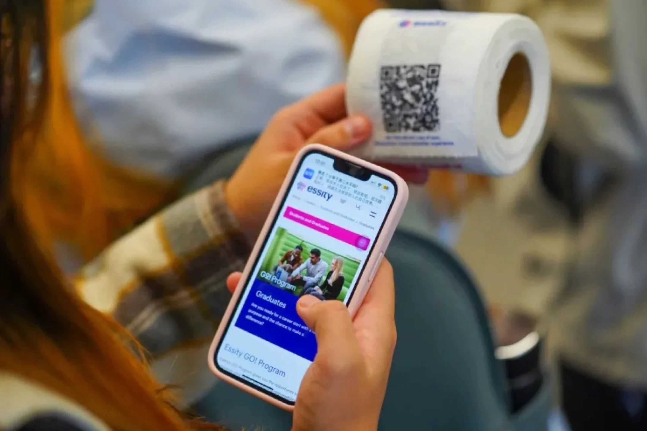 У Британії вакансії на роботу почали друкувати на туалетному папері