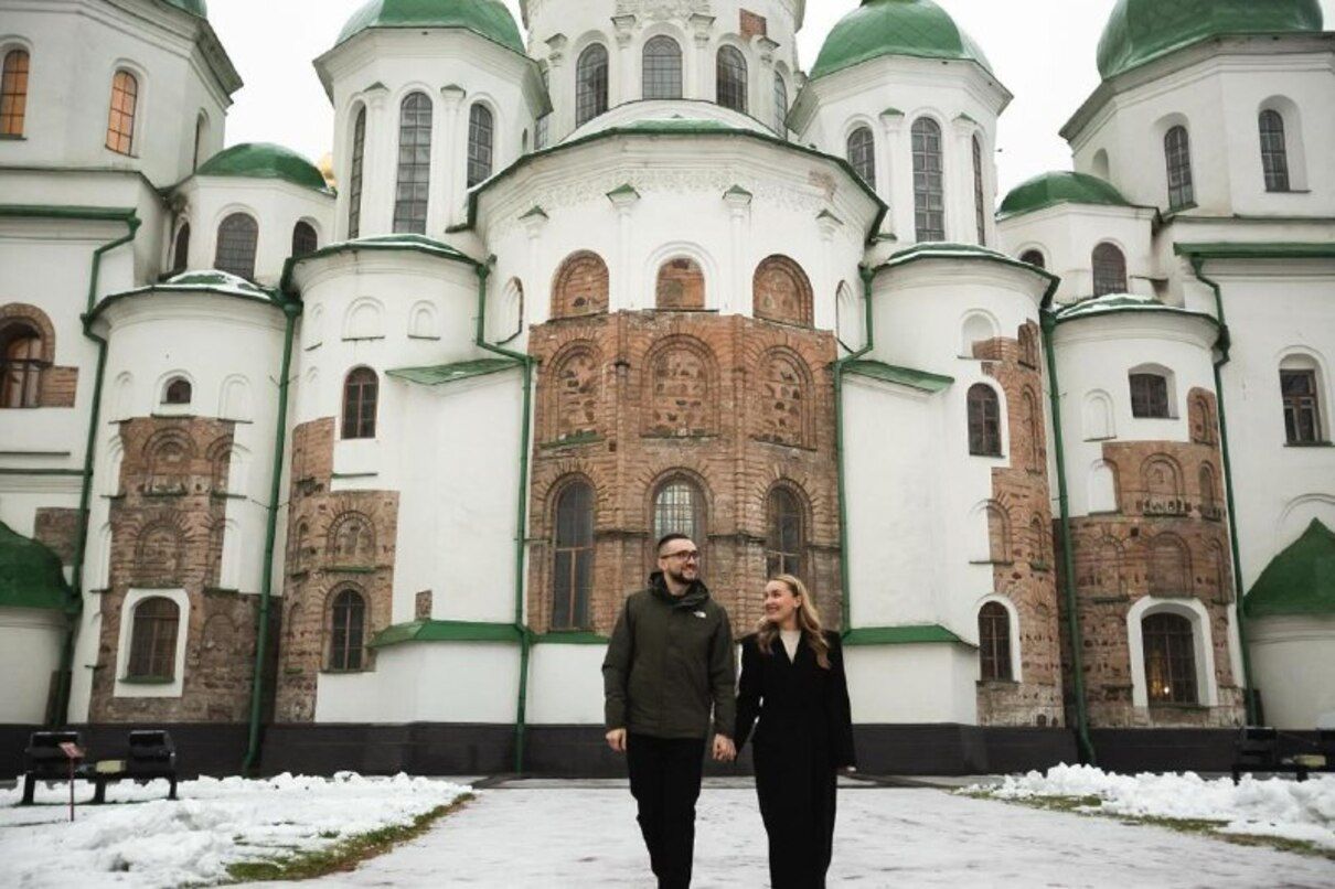 "Дякую, що завжди зі мною": Сергій Стерненко оголосив про заручини з коханою