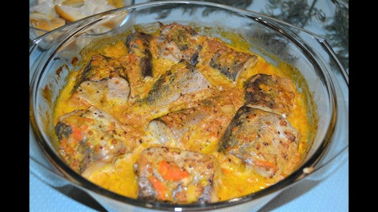 Хек в сметано-гірчичному соусі за рецептом Ольги Рябенко