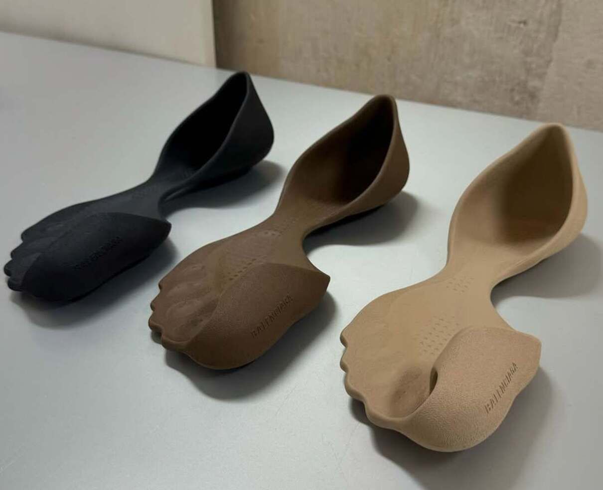 Balenciaga презентувала взуття майбутнього: мінімалістичні The Zero