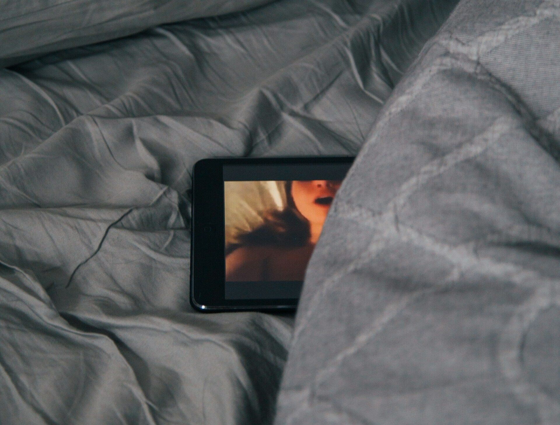 Яке порно дивилися українці у 2024 році: Pornhub здивував статистикою