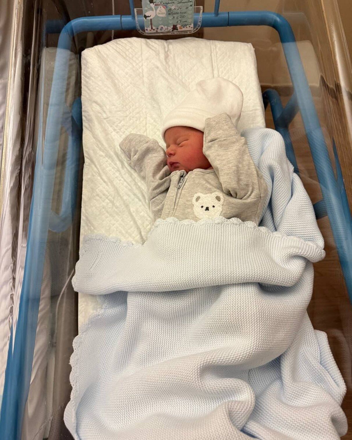 24-річна дружина Остапчука вперше показала обличчя новонародженого сина