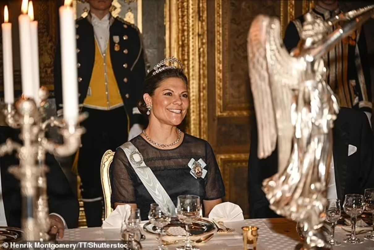 Кронпринцеса Швеції обрала для вручення Нобелівською премії сукню з мас-маркету
