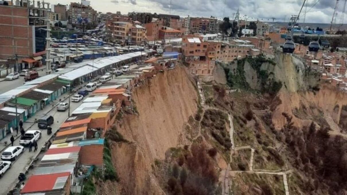 Екстремальні умови: люди живуть на краю крутого урвища і не хочуть переїжджати