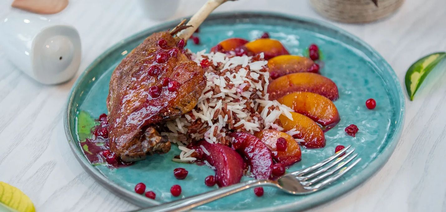 Ідеально до святкового столу: качині ніжки в гранатовому соусі