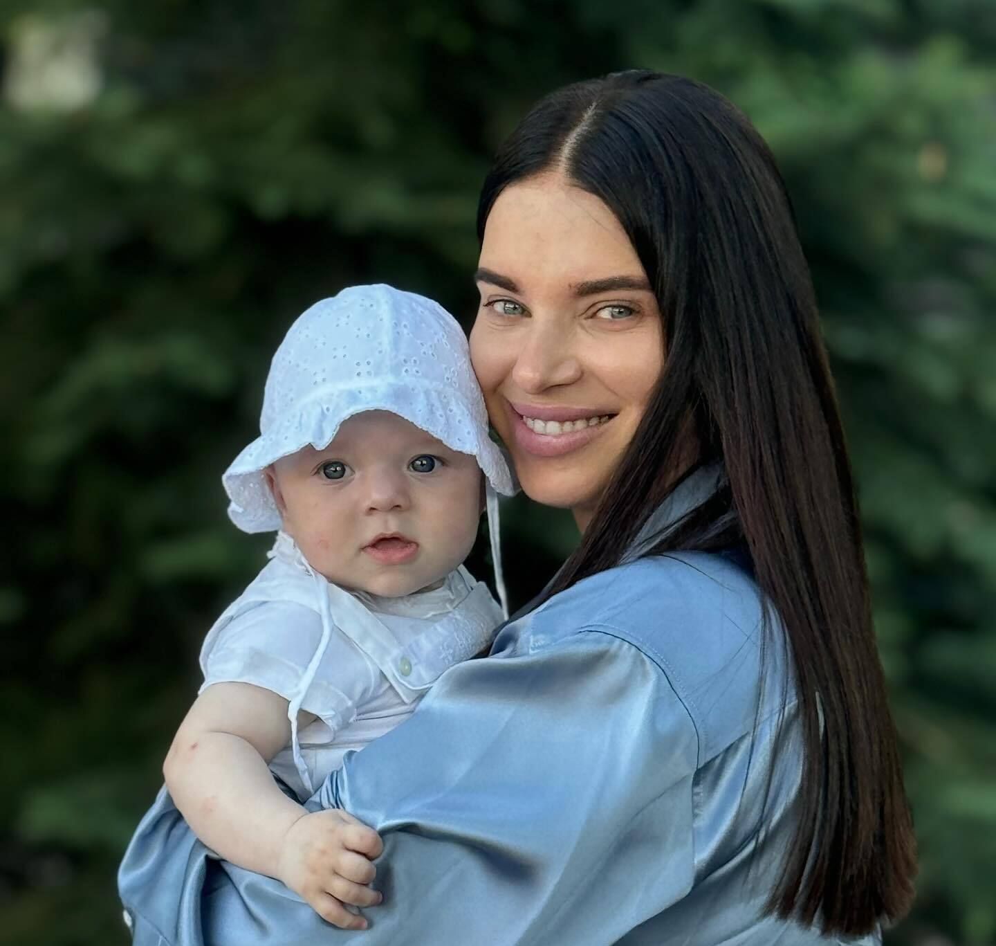 Дружина Усика з донькою - фото 1