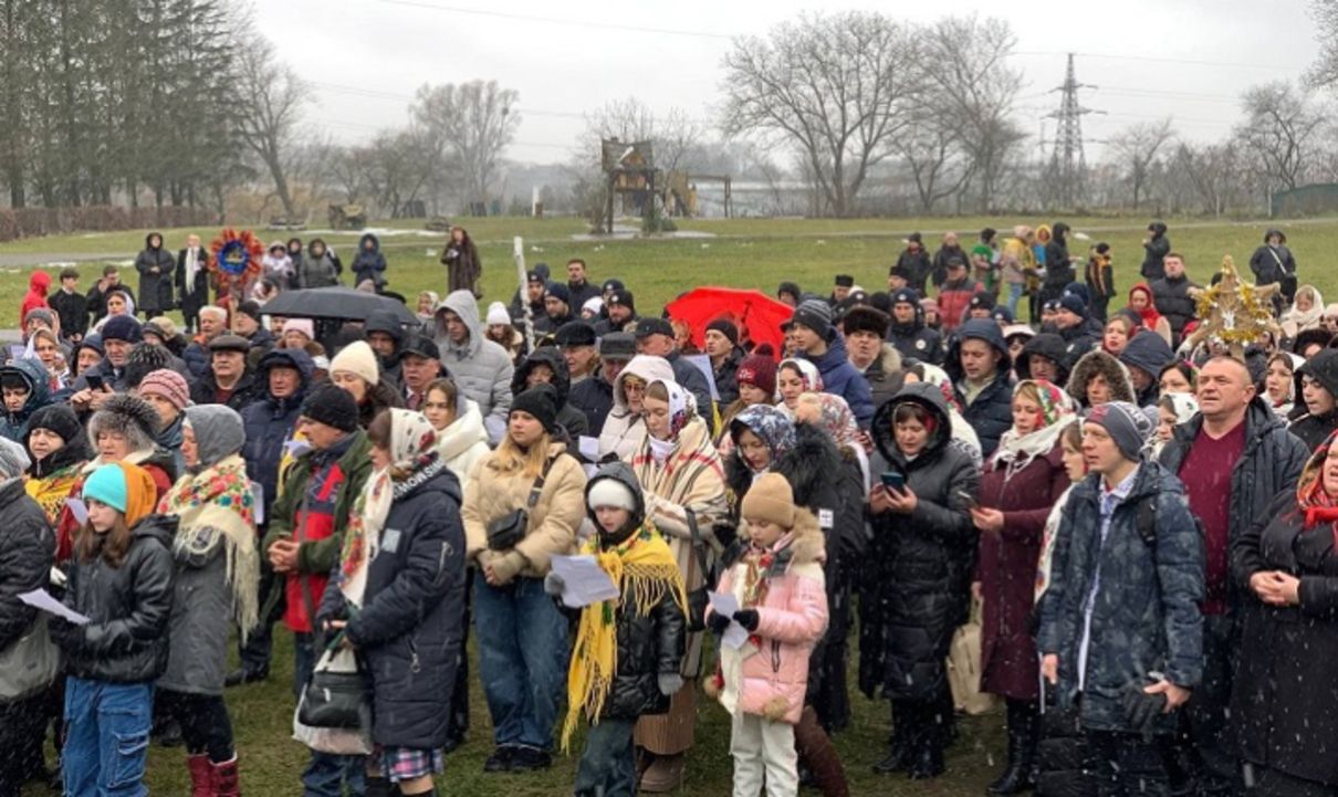 Встановили світовий рекорд: у Чернівцях одночасно колядувало майже 1400 людей