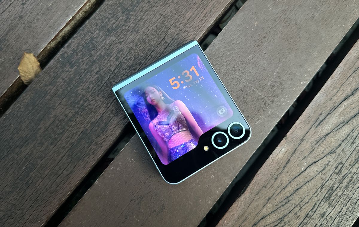 Samsung планує випустити свій перший бюджетний гнучкий смартфон