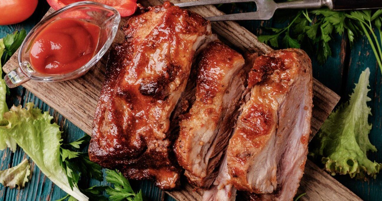 Смакуватиме ідеально: готуємо ребра з овочами за рецептом Ольги Рябенко