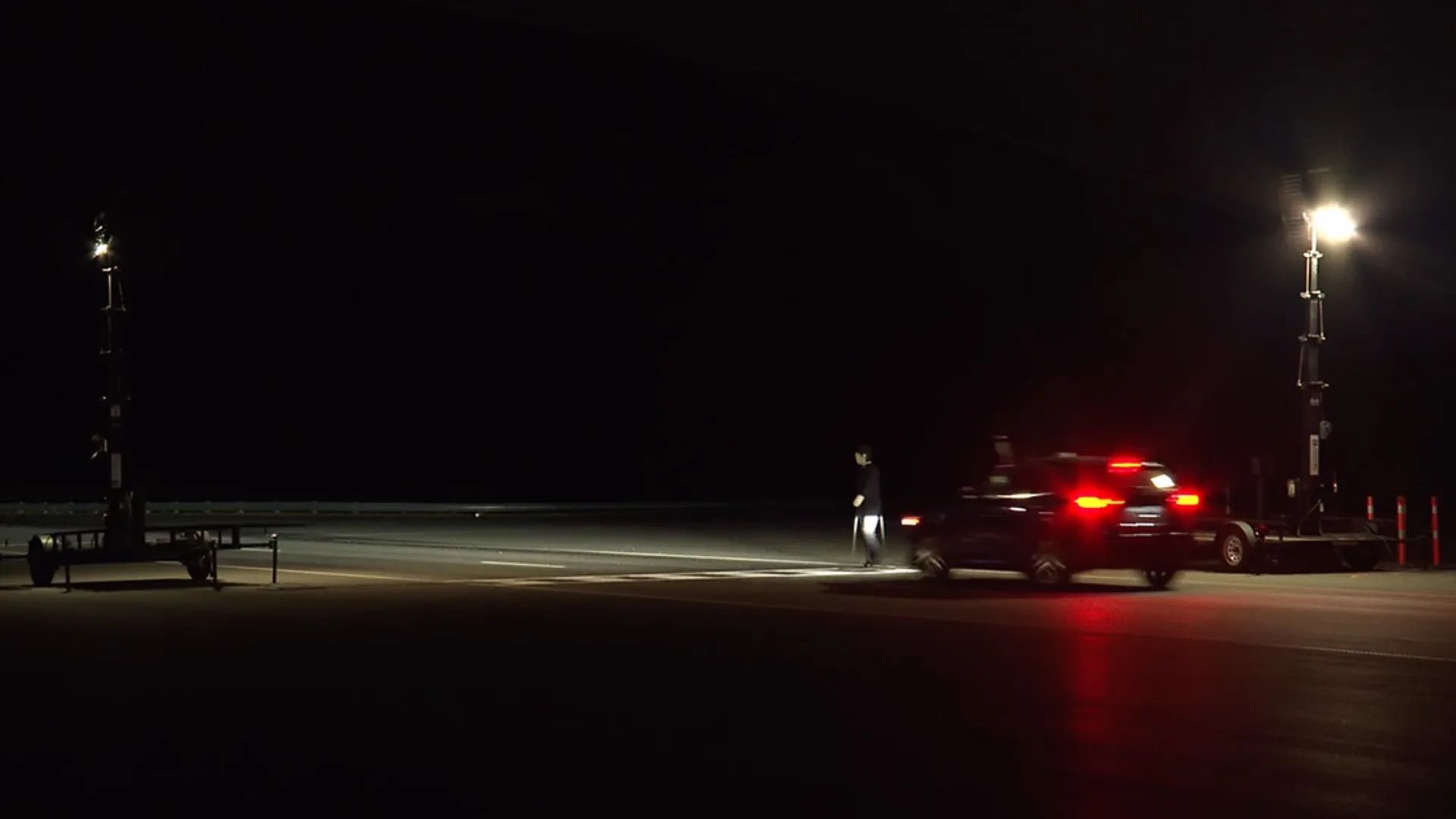 Світловідбиваючий одяг може зробити вас невидимими для систем виявлення пішоходів: IIHS