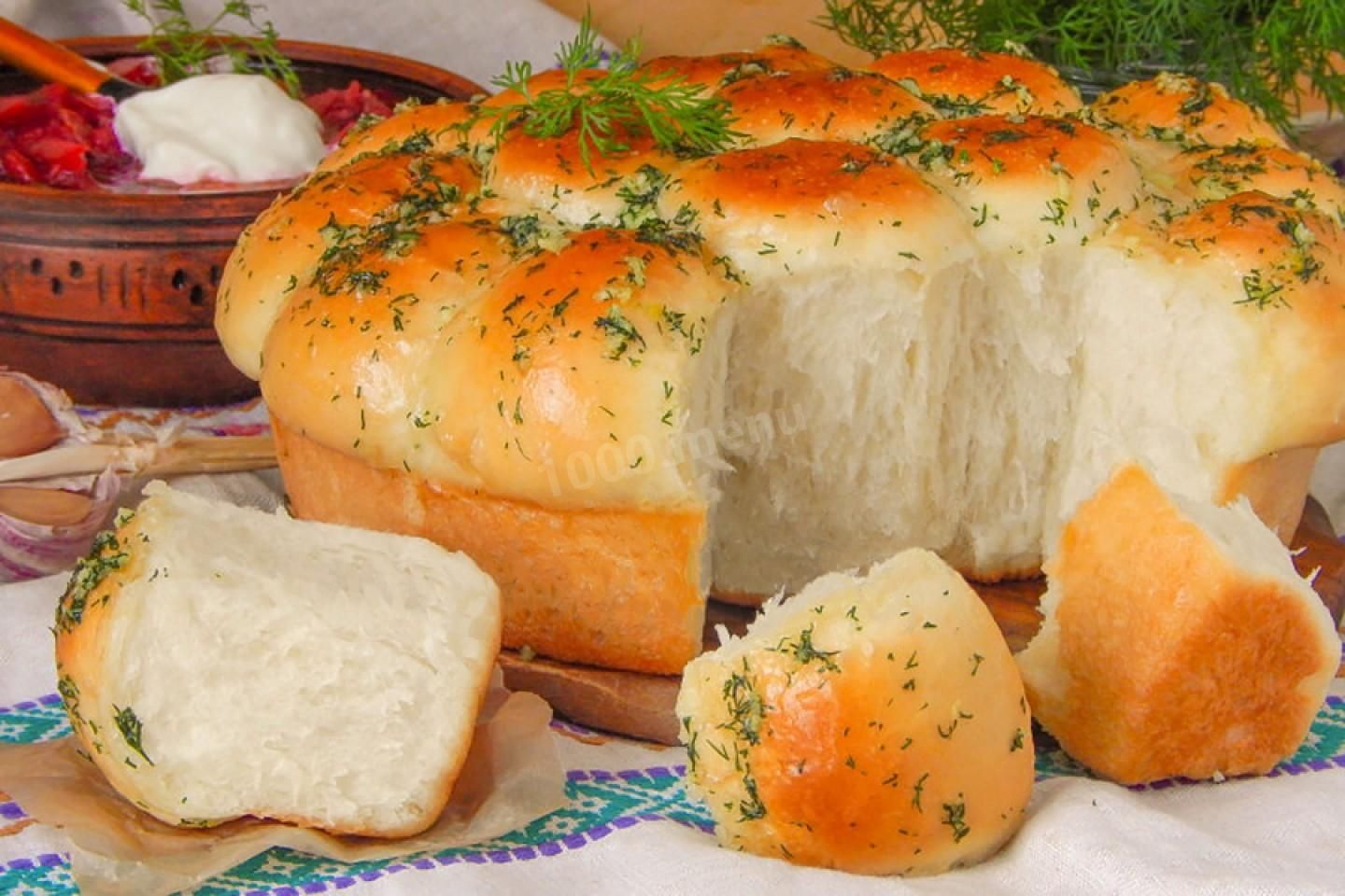 Розметуть ще гарячими: готуємо духмяні пампушки з часником