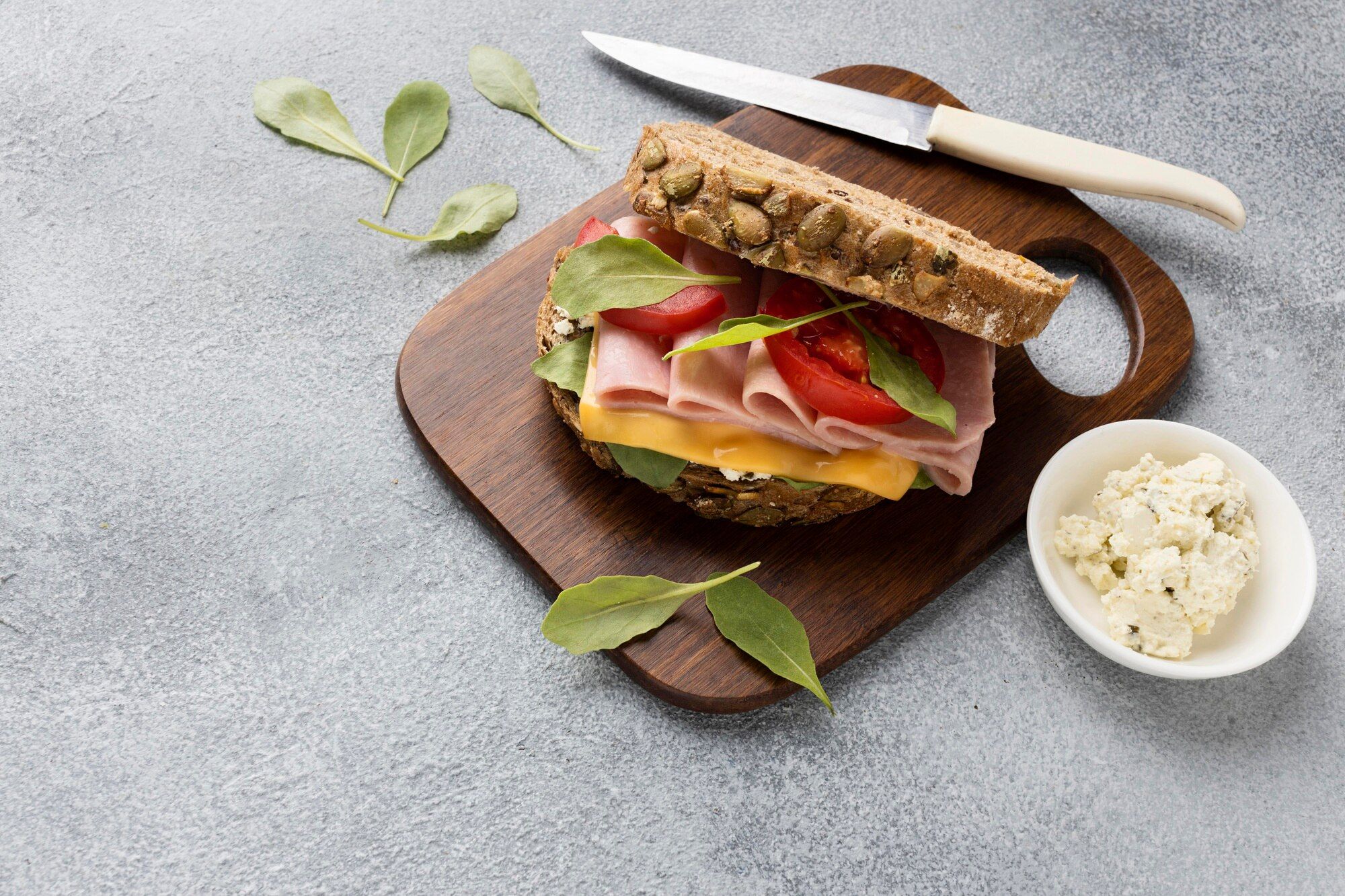 Забудьте про магазинну: готуємо вдома смачну "лікарську" ковбасу