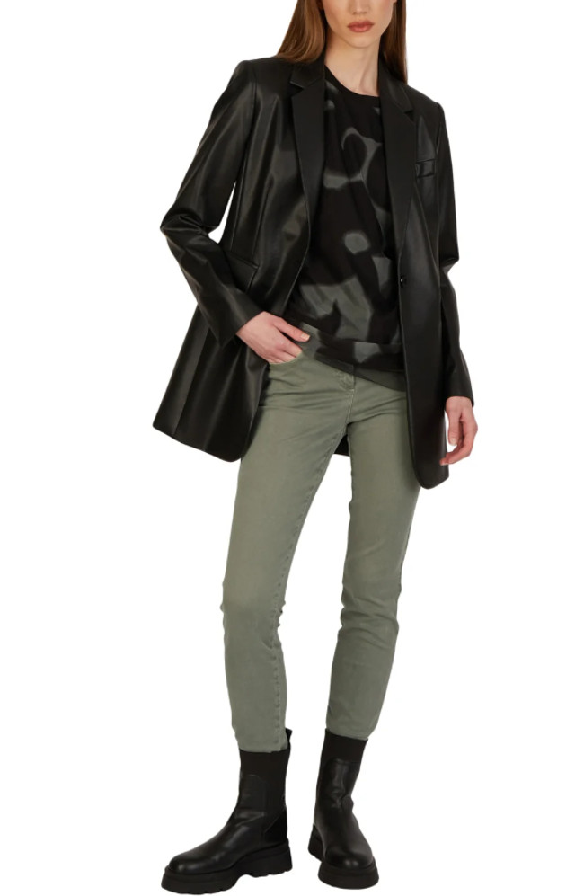 Жіночі джинси великих розмірів: топ-5 образів 2025 для впевнених у собі жінок - фото 550844