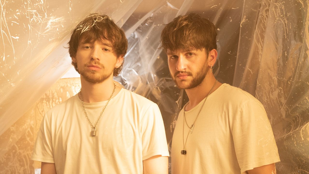 Музиканти з Маріуполя презентували зворушливий кліп "my sea" для Нацвідбору 2025